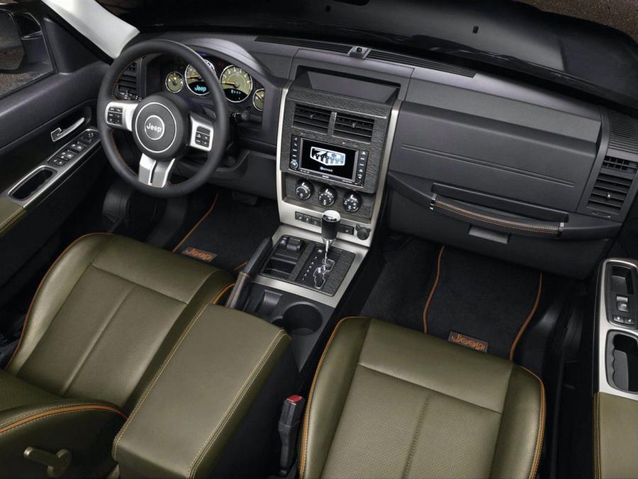  Jeep Liberty 70th Anniversary Edition 2011 года  (фото 2 из 2)